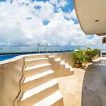 2 Bedroom With Direct Walk-Out To Pool, Sauna, And Gym