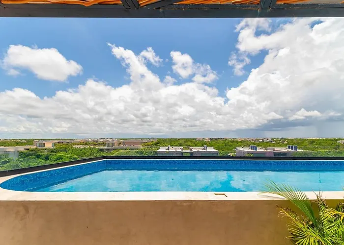 2 Bedroom With Direct Walk-Out To Pool, Sauna, And Gym