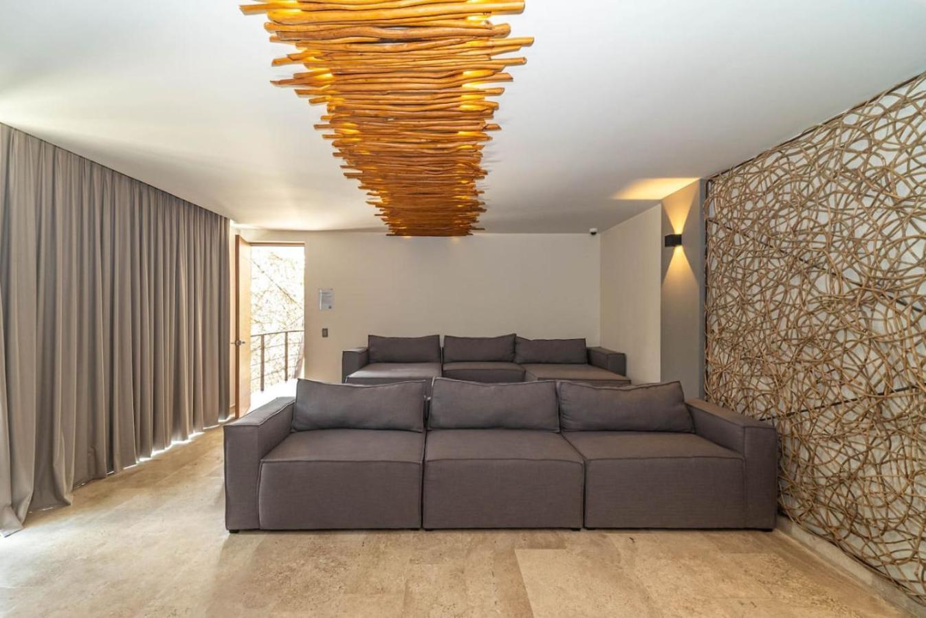 2 Bedroom With Direct Walk-out To Pool, Sauna, And Gym Apartment *