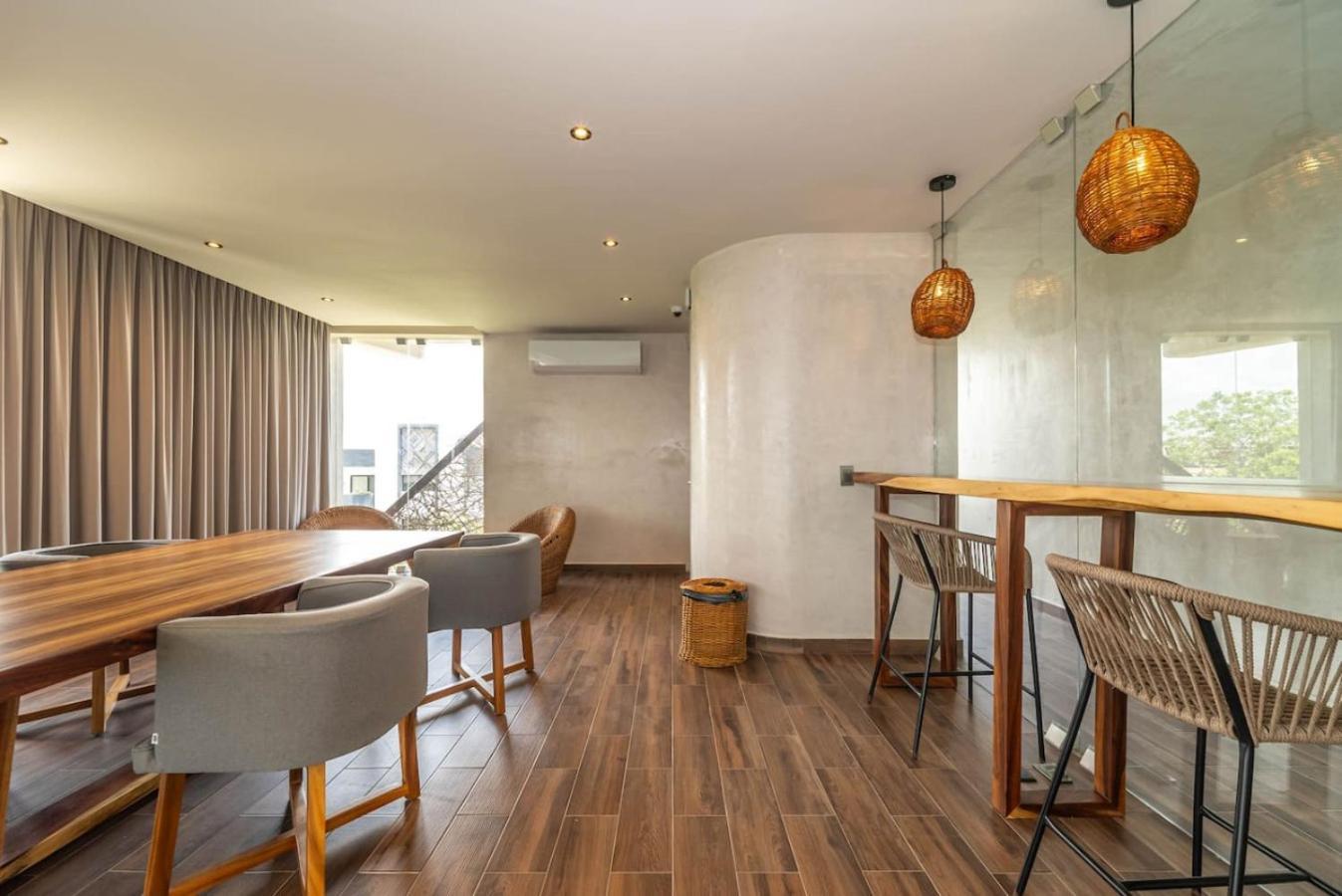2 Bedroom With Direct Walk-out To Pool, Sauna, And Gym Apartment