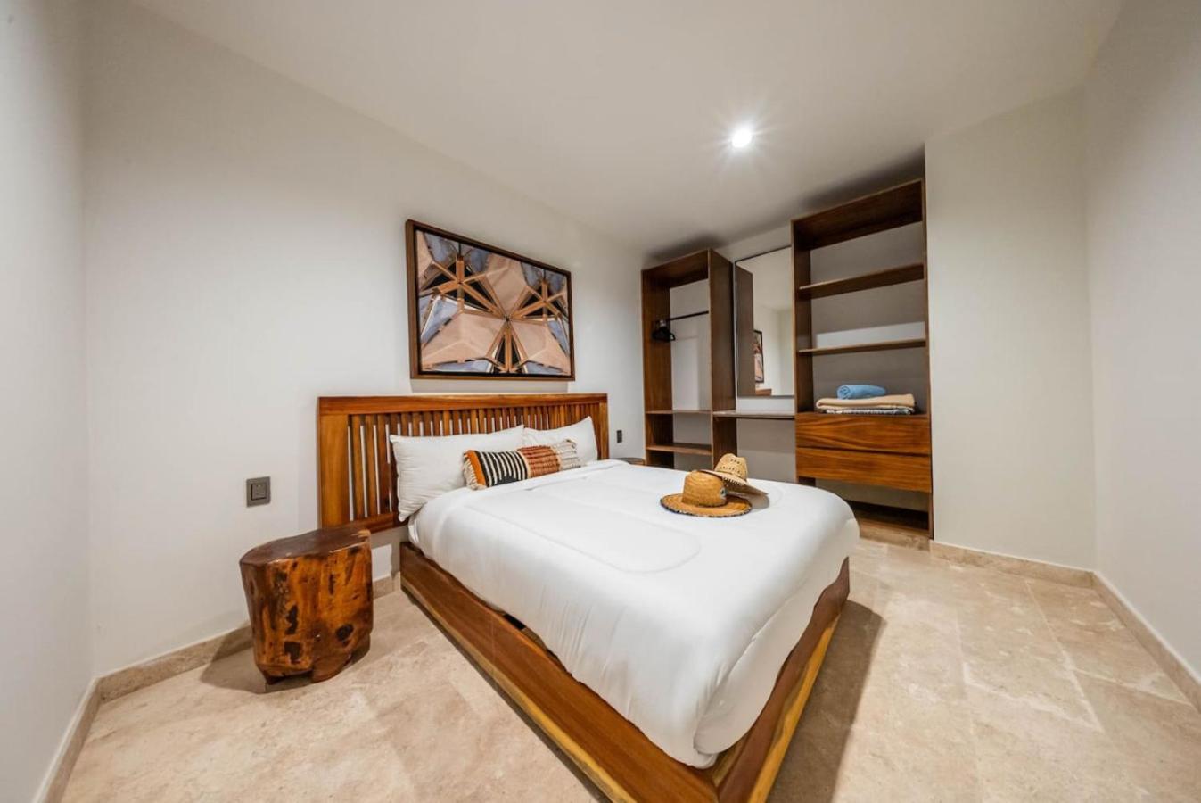 2 Bedroom With Direct Walk-out To Pool, Sauna, And Gym *