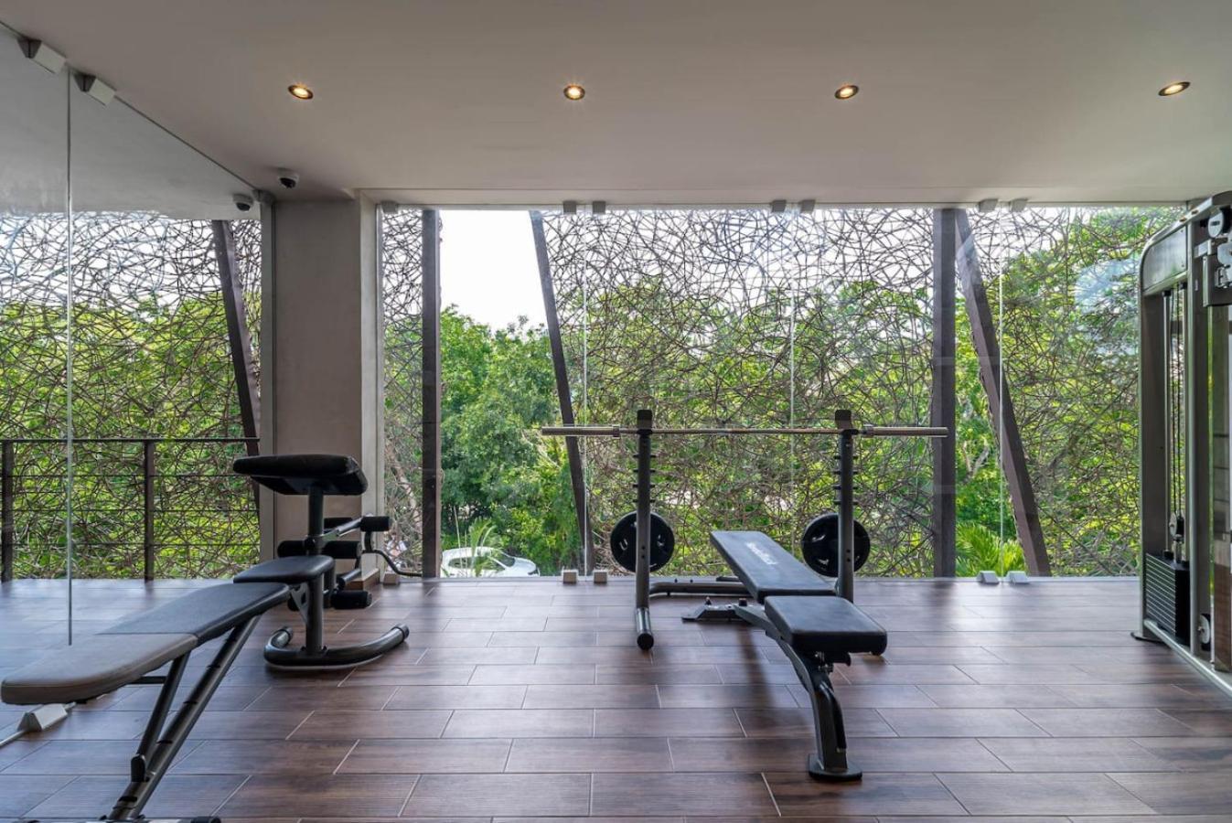 Apartment 2 Bedroom With Direct Walk-out To Pool, Sauna, And Gym *